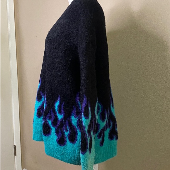 Adika Black heavy knit goth rock Sweater Blue and Purple Flames 🖤🖤☠️ - Picture 4 of 7